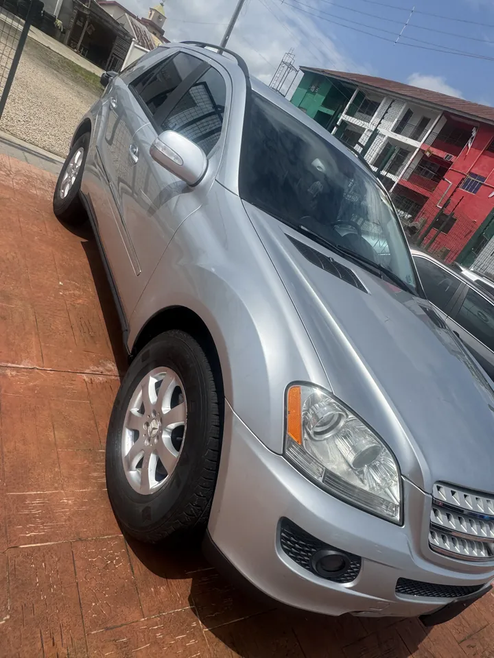 2006 Mercedes-Benz ML350, silver, front 3/4, photo 2 of 10