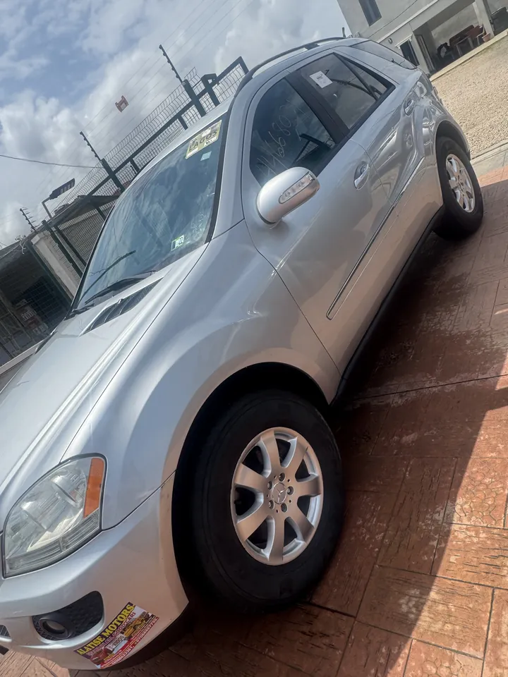 2006 Mercedes-Benz ML350, silver, front 3/4 (other side), photo 3 of 10