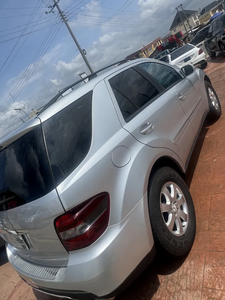2006 Mercedes-Benz ML350, silver, rear 3/4, photo 5 of 10