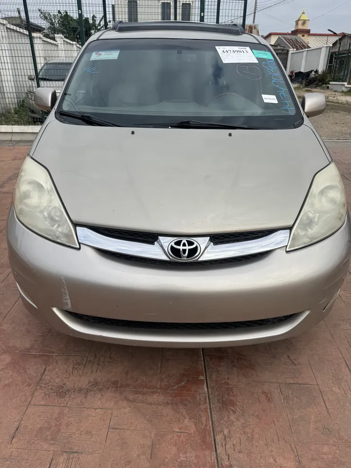 2008 Toyota Sienna Limited, cream, front, photo 1 of 8