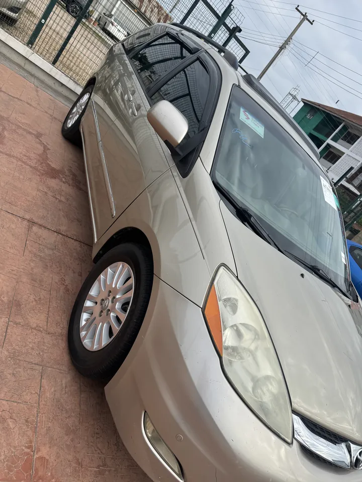 2008 Toyota Sienna Limited, cream, front 3/4 (other side), photo 3 of 8