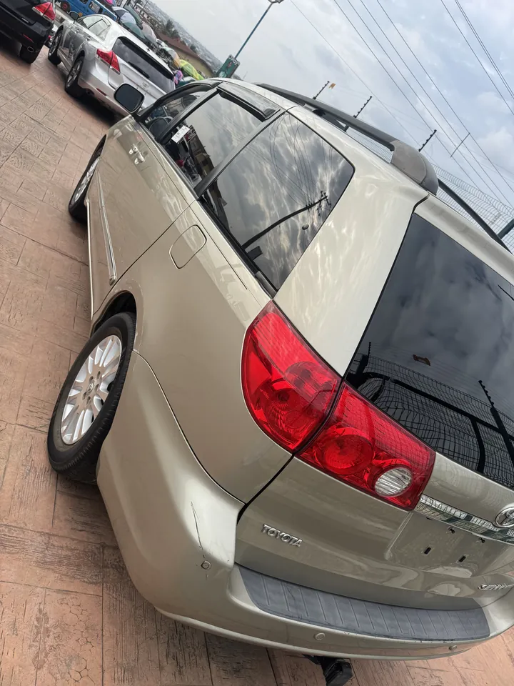 2008 Toyota Sienna Limited, cream, rear 3/4 (other side), photo 5 of 8