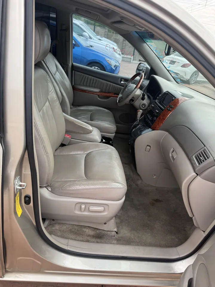 2008 Toyota Sienna Limited, cream, interior front, photo 6 of 8