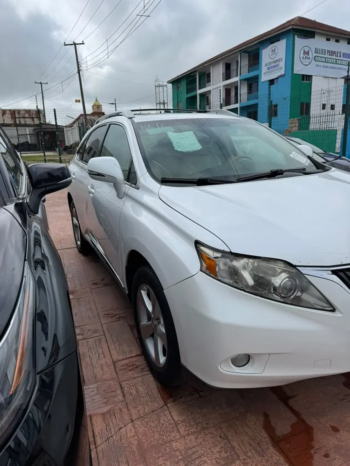 Lexus RX350, 2010, white, front 3/4 (other side), photo 3 of 10
