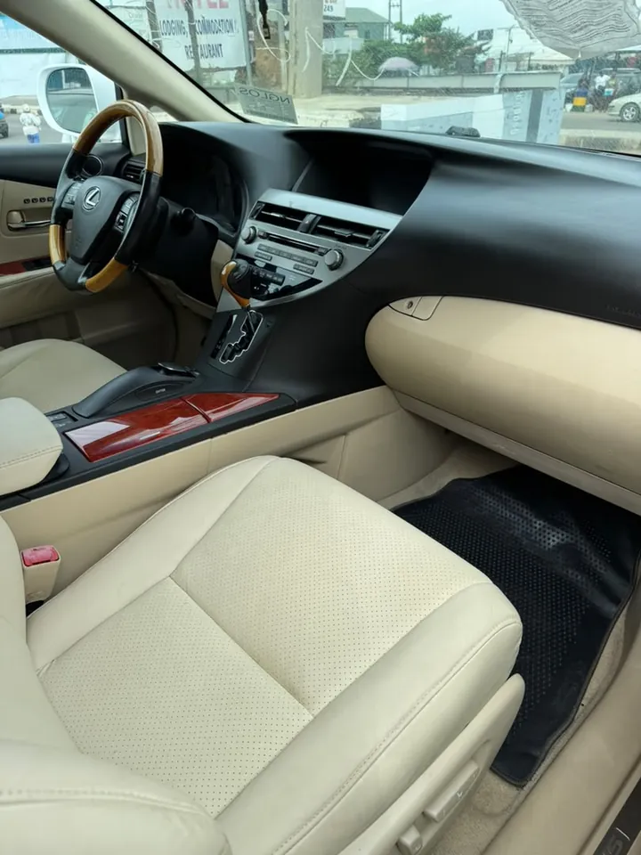 Lexus RX350, 2010, white, interior front, photo 8 of 10