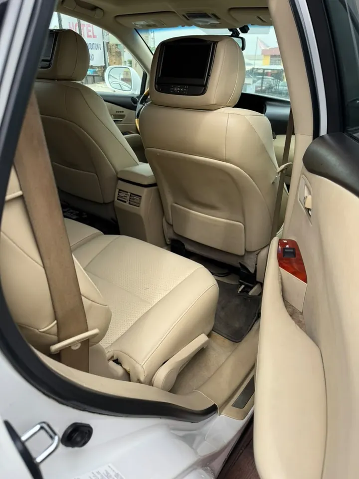 Lexus RX350, 2010, white, interior rear seats, photo 9 of 10