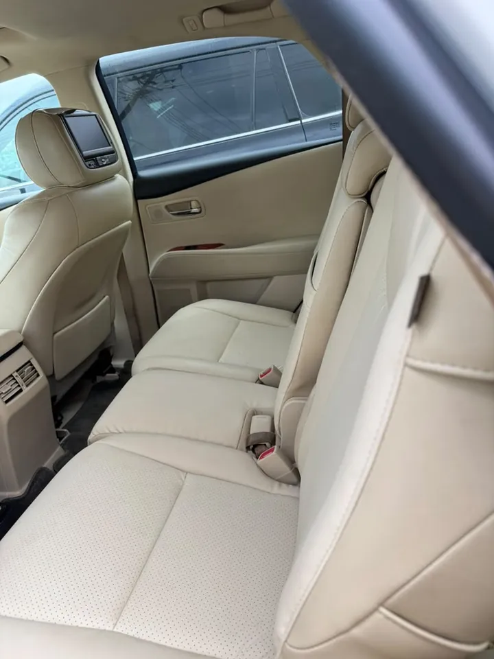 Lexus RX350, 2010, white, interior rear seats, photo 10 of 10