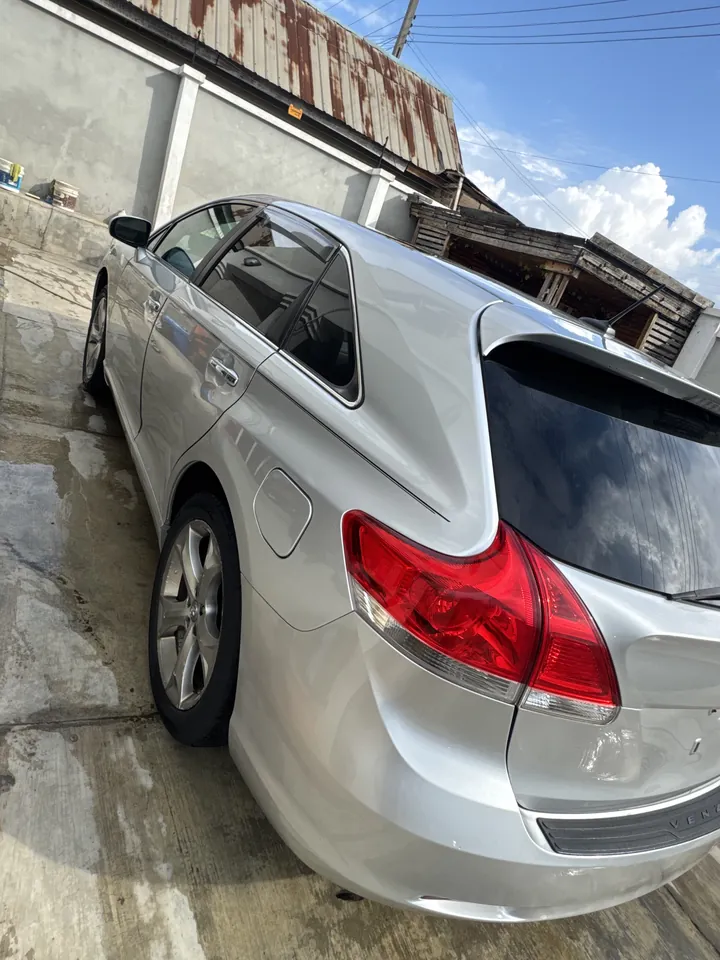 2010 Toyota Venza AWD, silver, rear 3/4, photo 5 of 9