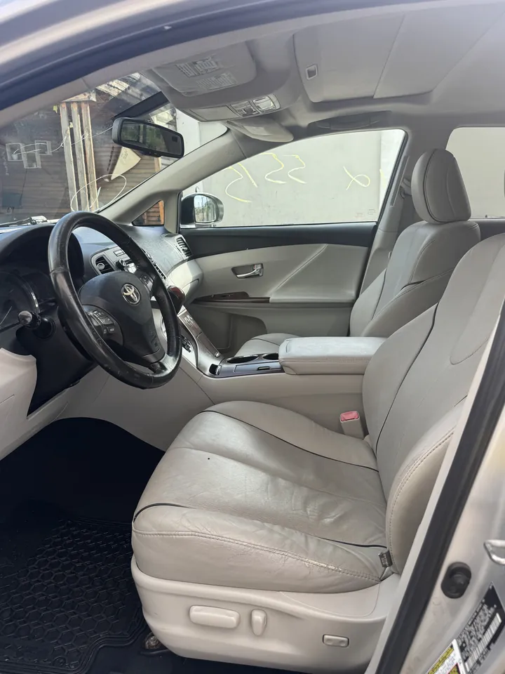 2010 Toyota Venza AWD, silver, interior front seats, photo 7 of 9