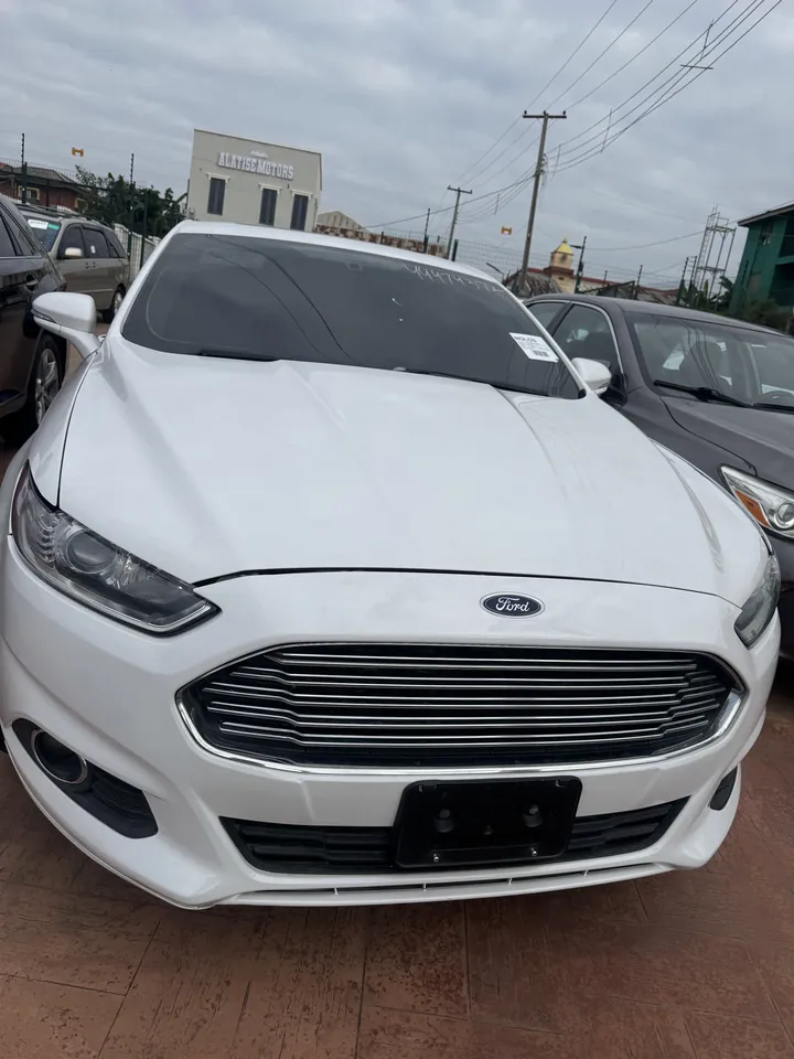 2013 Ford Fusion Titanium, white, front, photo 1 of 6