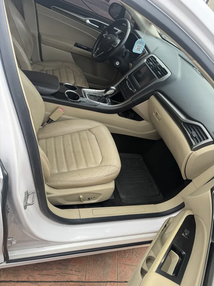 2013 Ford Fusion Titanium, white, interior front, photo 5 of 6
