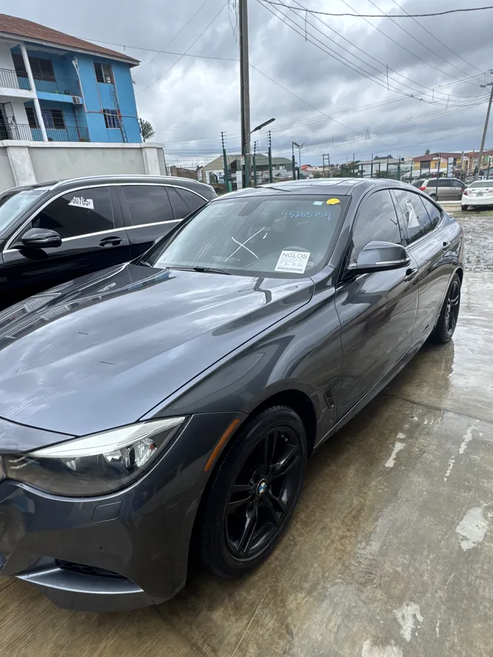 2015 BMW 328i Gran Turismo xDrive, ash (dark grey), front 3/4 (other side), photo 3 of 8