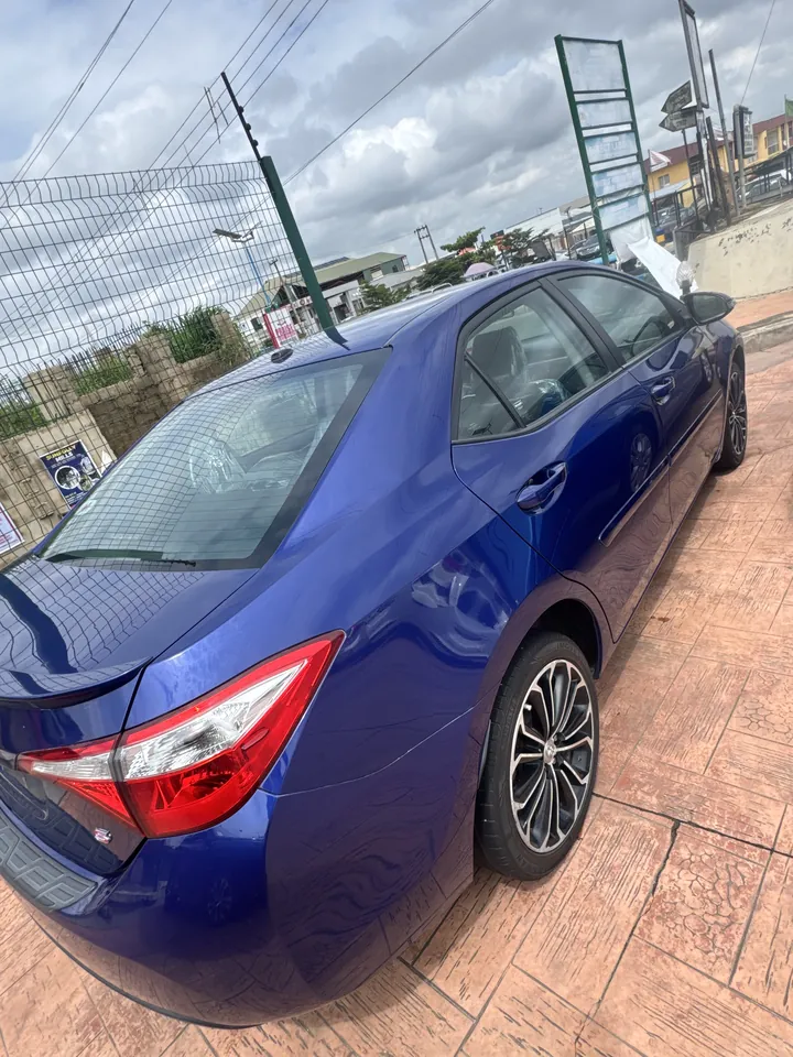 Toyota Corolla S, 2015, blue, rear 3/4 (other side), photo 6 of 9