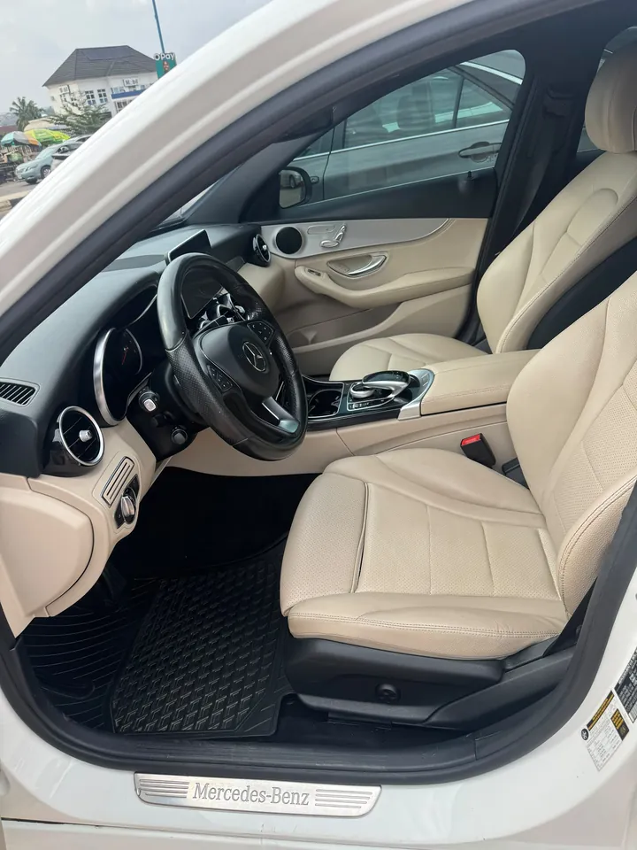 2016 Mercedes-Benz C300 4MATIC, white, interior front, photo 5 of 7
