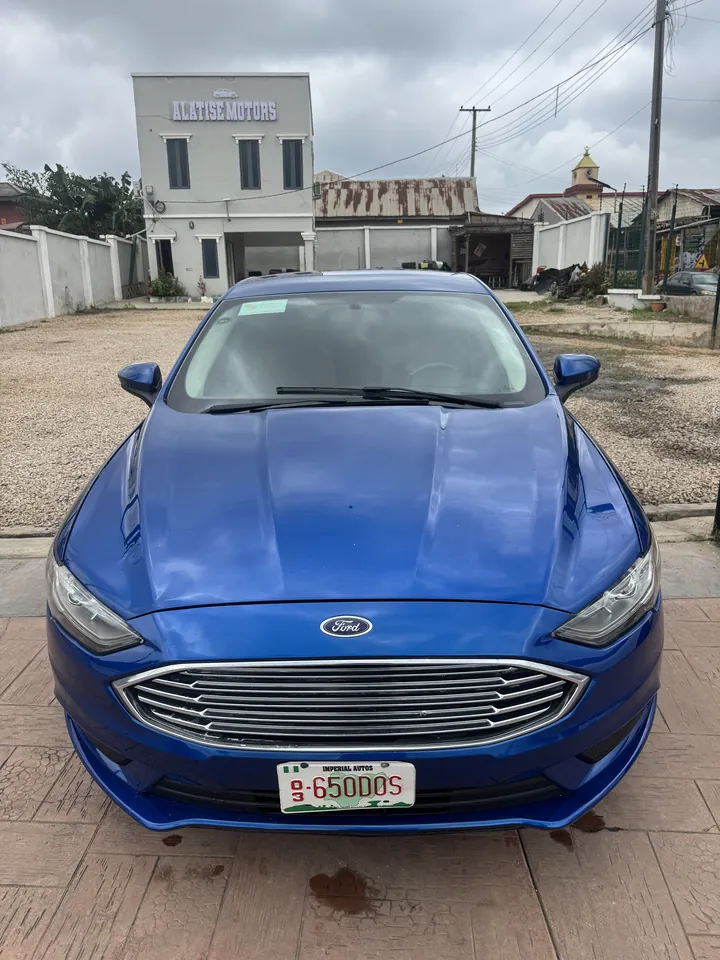 2017 Ford Fusion SE, blue, front, photo 1 of 8