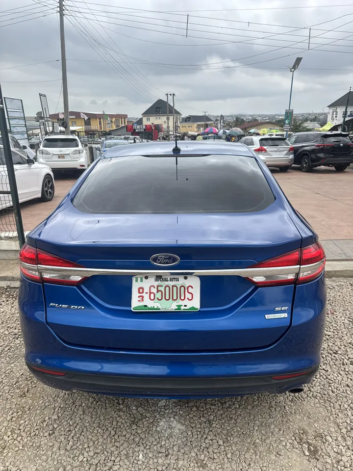 2017 Ford Fusion SE, blue, rear, photo 3 of 8