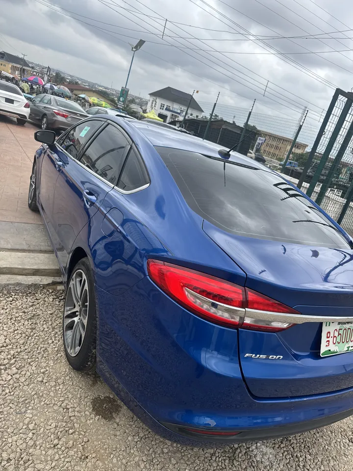 2017 Ford Fusion SE, blue, rear 3/4 (other side), photo 5 of 8