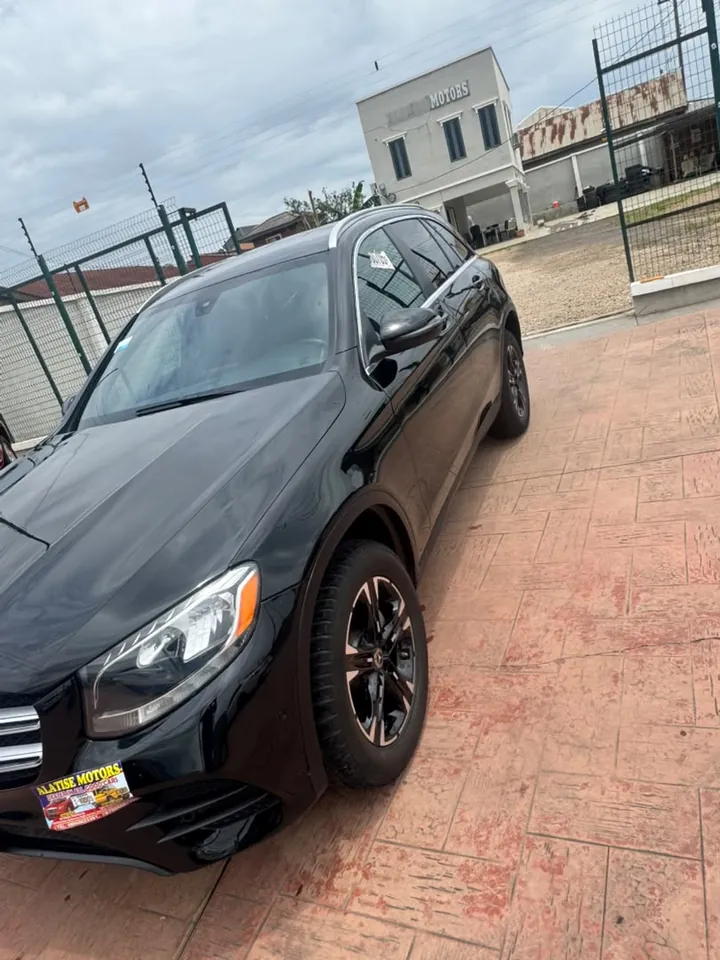 Mercedes-Benz GLC 300 4MATIC, 2018, black, front 3/4 (other side), photo 1 of 9