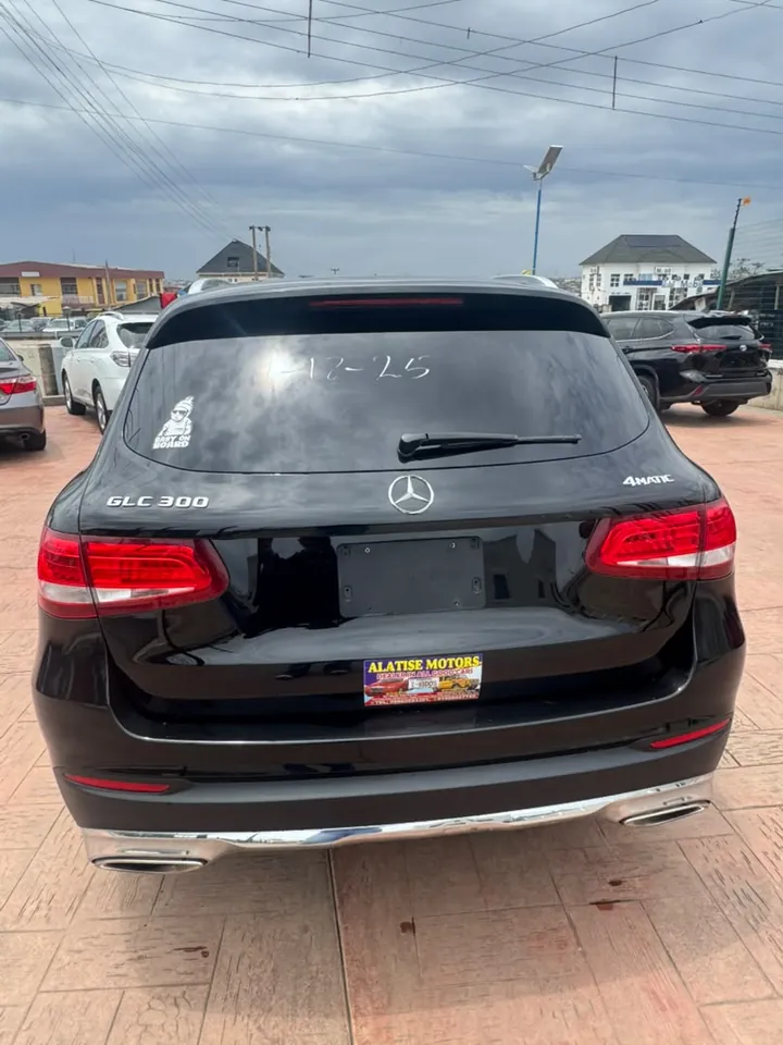 Mercedes-Benz GLC 300 4MATIC, 2018, black, rear, photo 4 of 9