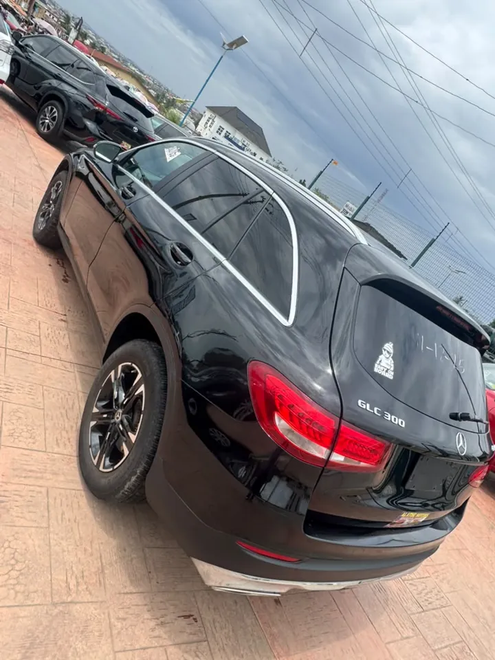 Mercedes-Benz GLC 300 4MATIC, 2018, black, rear 3/4, photo 5 of 9