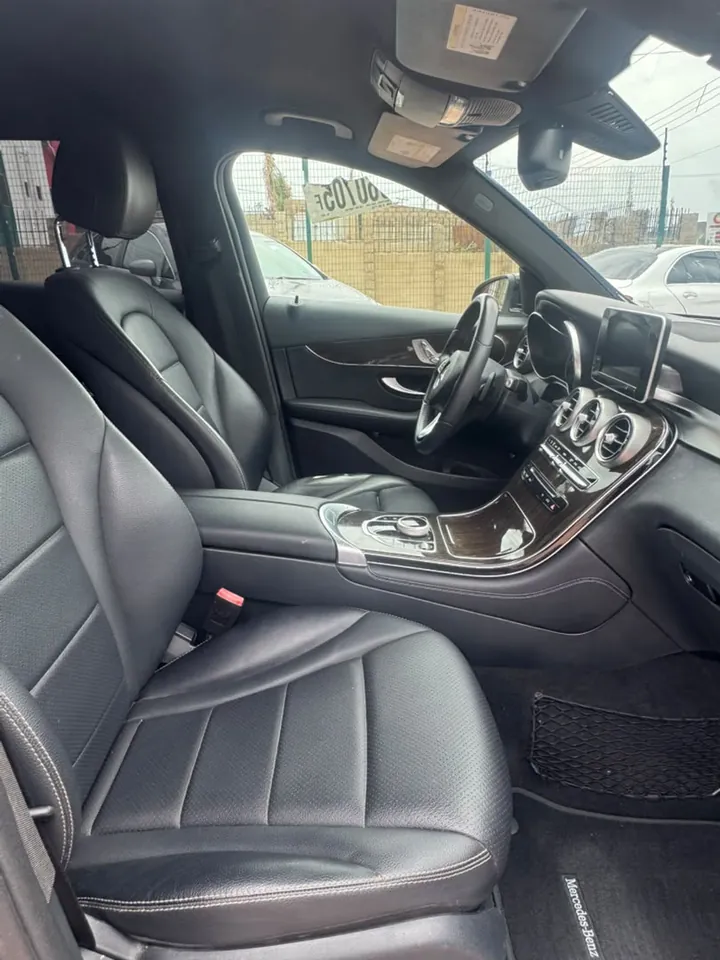 Mercedes-Benz GLC 300 4MATIC, 2018, black, interior front seats, photo 8 of 9
