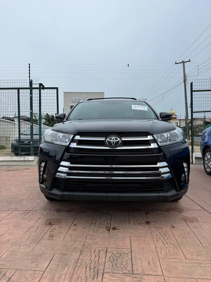 Toyota Highlander XLE, 2019, black, front, photo 2 of 9