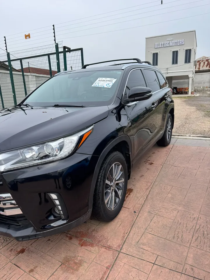 2019 Toyota Highlander XLE AWD, Black