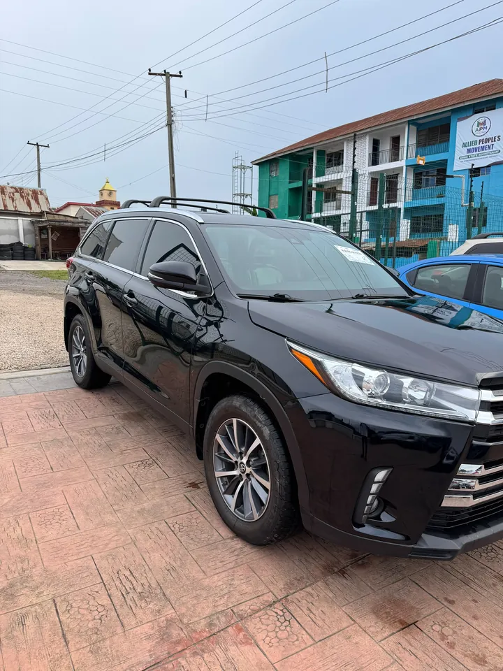 Toyota Highlander XLE, 2019, black, front 3/4 (other side), photo 3 of 9