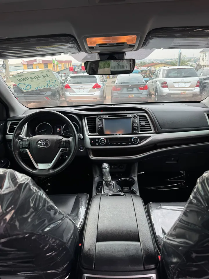 Toyota Highlander XLE, 2019, black, interior dash, photo 8 of 9
